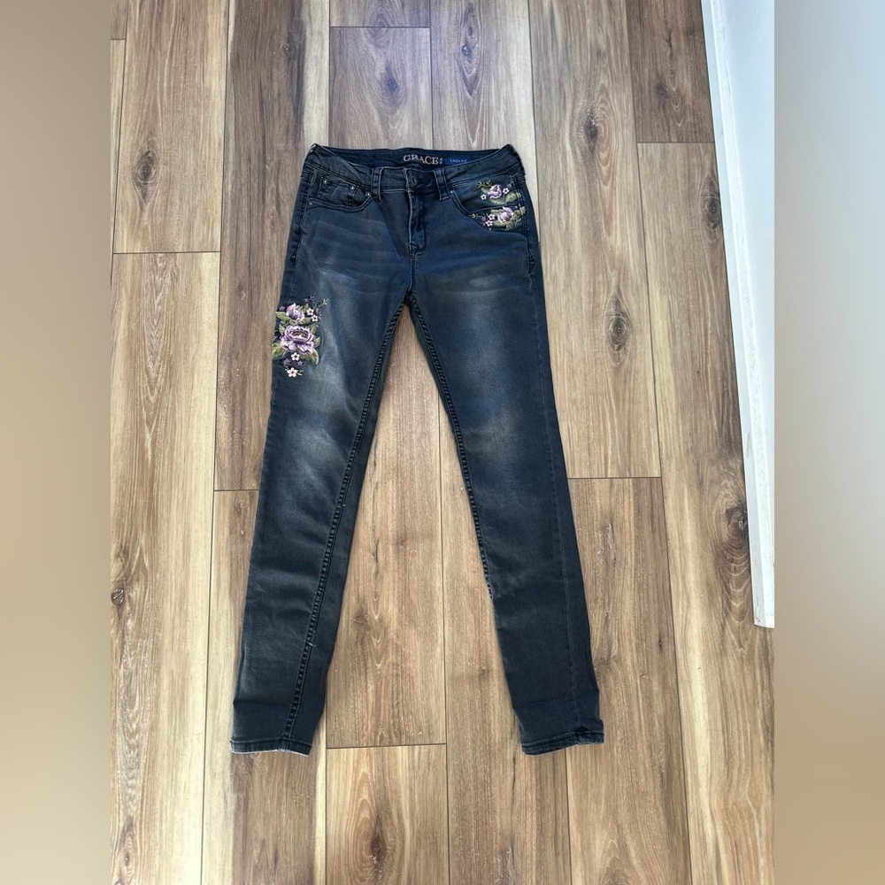 Grace in LA Women's black Jeans with Purple Floral Design size 27 easy fit